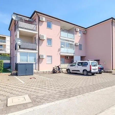 Ivy Apartament *